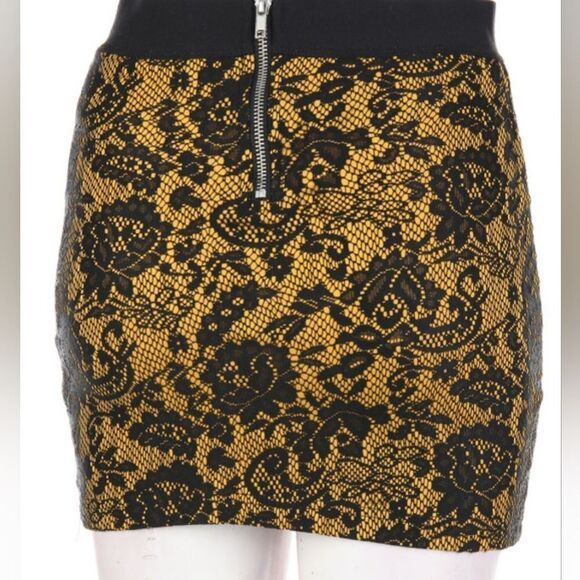 🔹️Divided H&M Yellow & Black Floral Print Lace Overlay Mini Skirt Size 6 - Picture 3 of 11